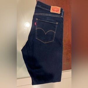 Levi's Woman’s Classic Indigo Straight Jeans New without tags